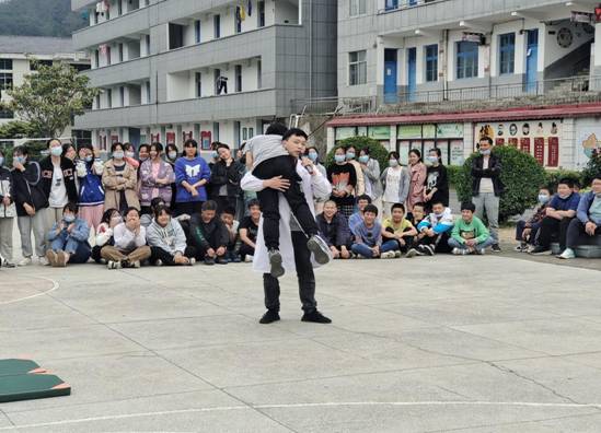 防溺水演练进校园 (4)