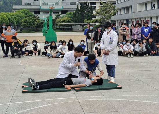 防溺水演练进校园 (2)