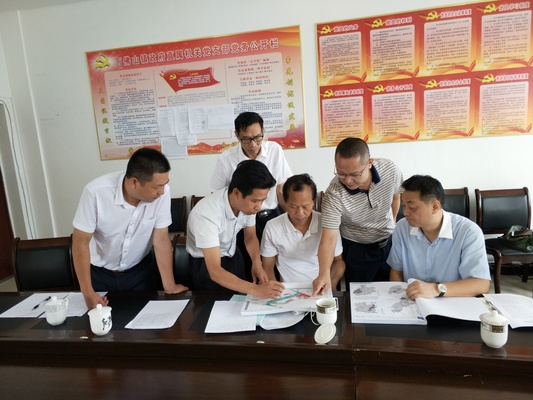 福建厦门日懋城建公司应邀来通道洽谈特色小镇建设合作事宜