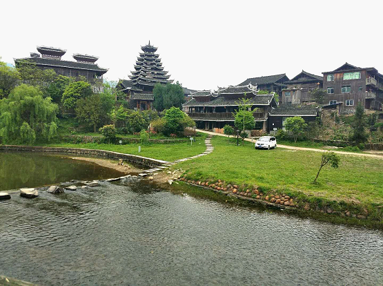 坪坦乡乡村治理显成效侗族村寨换新颜